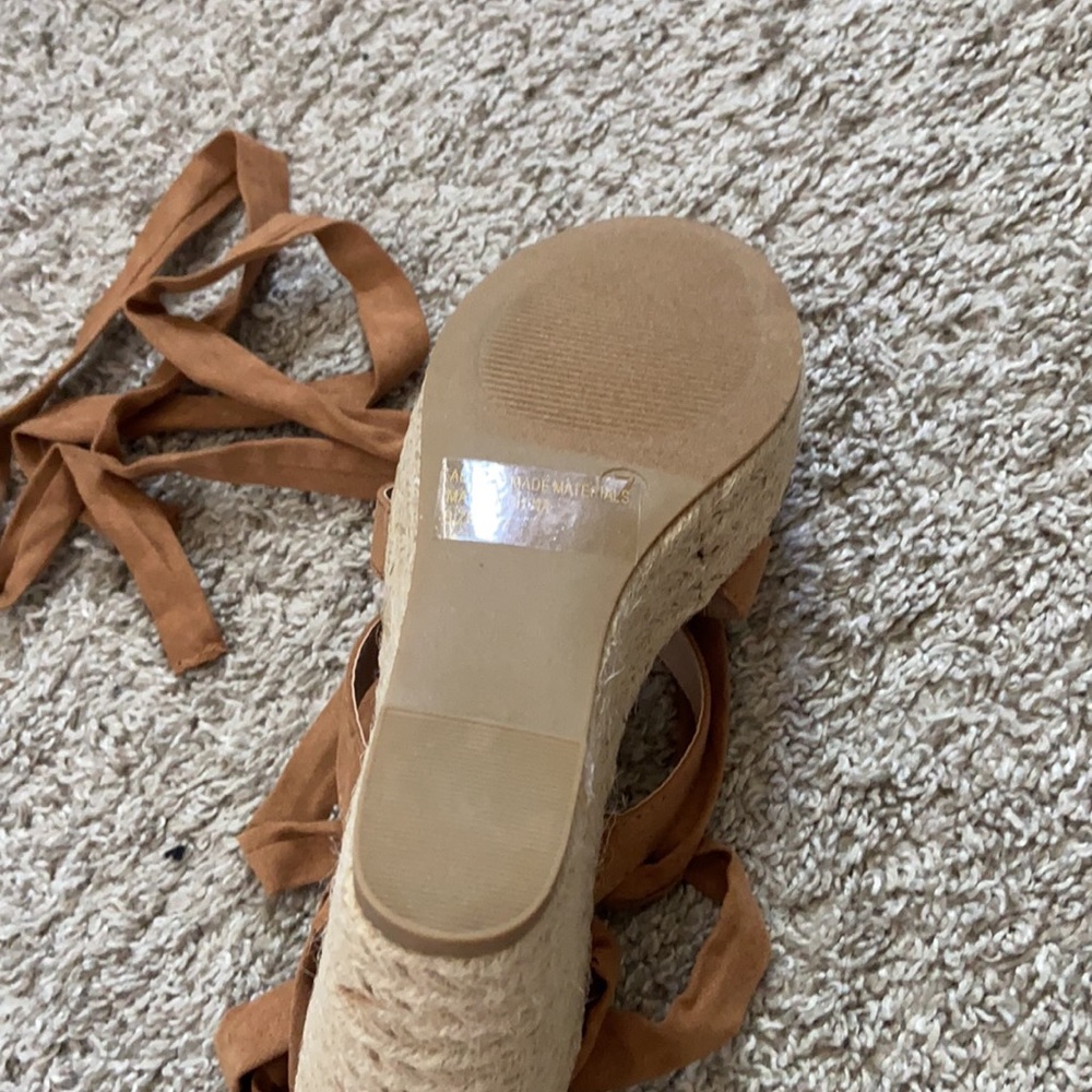 Wedge - Picture 3 of 3